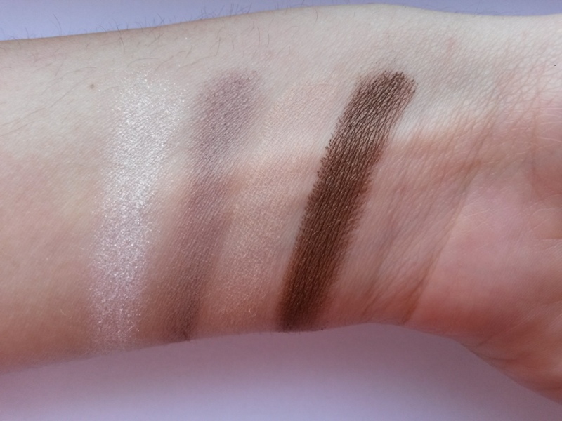 ClioMakeUp-recensione-palette-maybelline-the-nudes-swatch-1