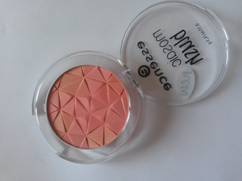 ClioMakeUp-recensione-essence-mosaic-blush-10-macro
