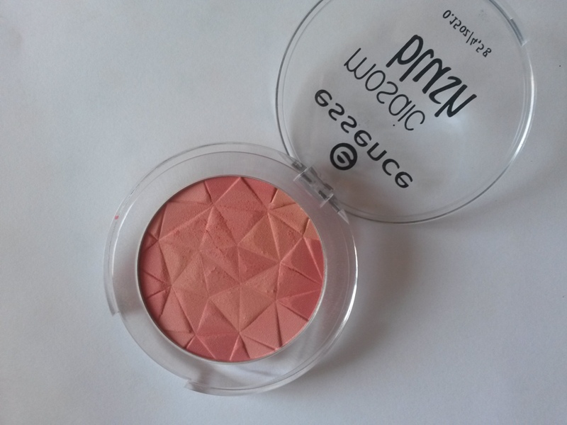 ClioMakeUp-recensione-essence-mosaic-blush-20-macro