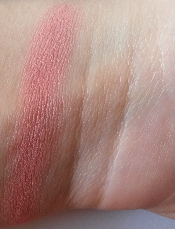 ClioMakeUp-recensione-essence-mosaic-blush-20-swatch