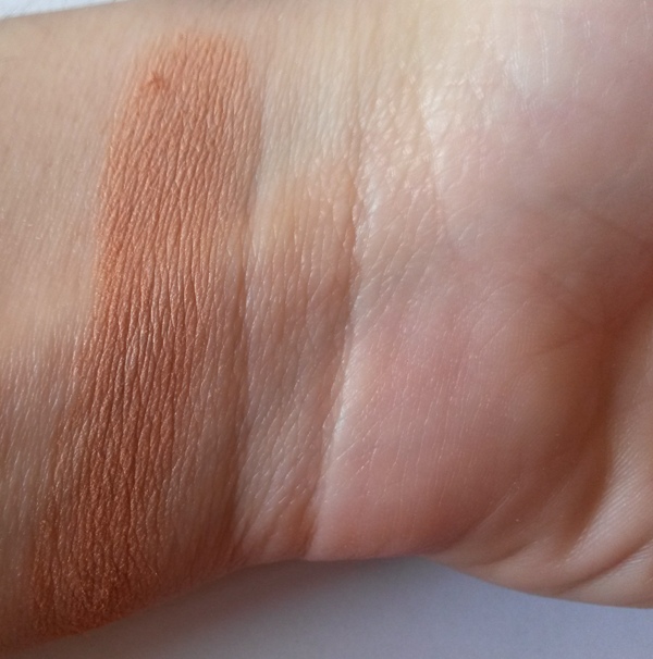 ClioMakeUp-recensione-essence-mosaic-blush-30-swatch