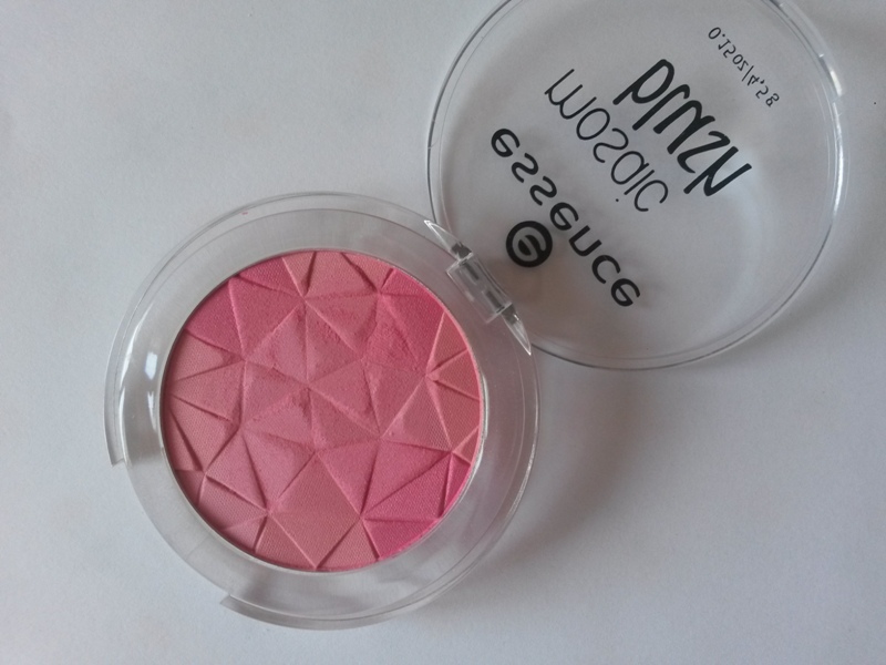 ClioMakeUp-recensione-essence-mosaic-blush-40-macro