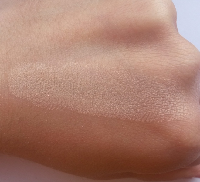 ClioMakeUp-recensione-essence-pure-nude-powder-swatch-20