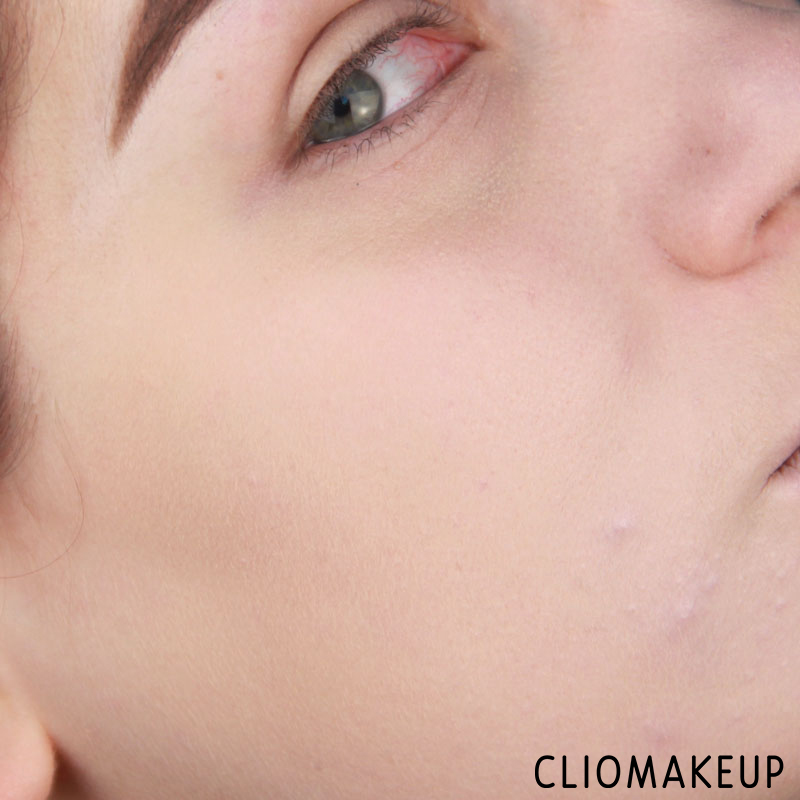 cliomakeup-recensione-fondotinta-camouflage-2-in-1-powder-e-make-up-essence-14