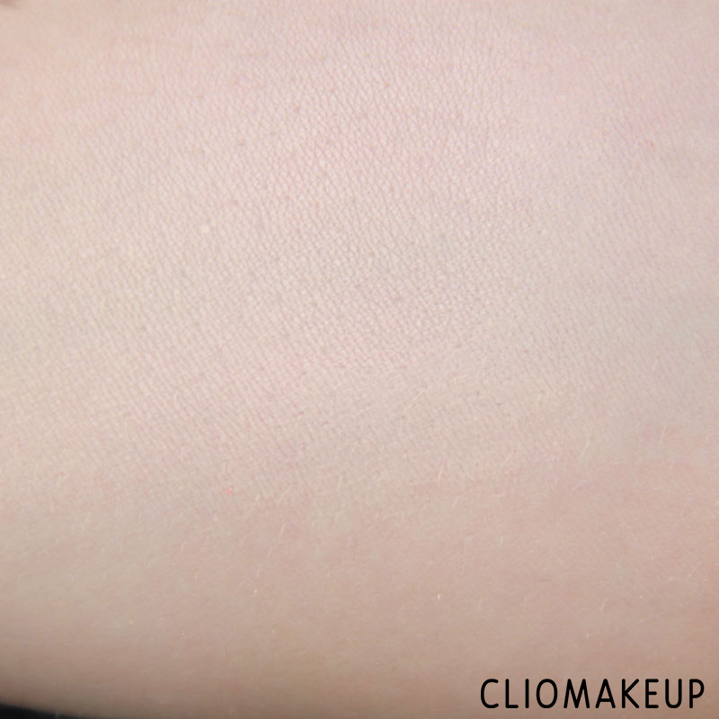 cliomakeup-recensione-fondotinta-camouflage-2-in-1-powder-e-make-up-essence-7