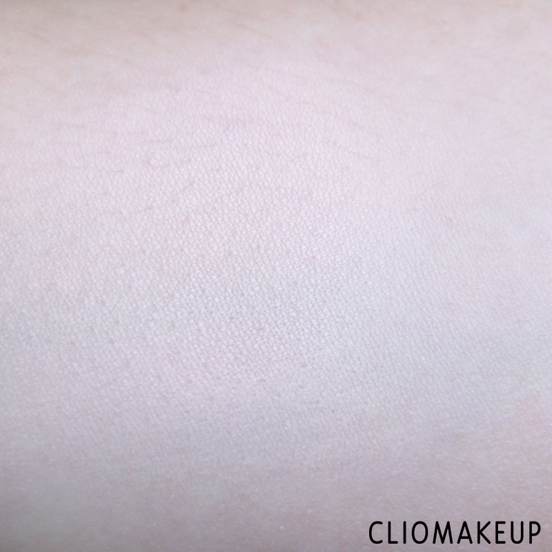 cliomakeup-recensione-fondotinta-camouflage-2-in-1-powder-e-make-up-essence-8