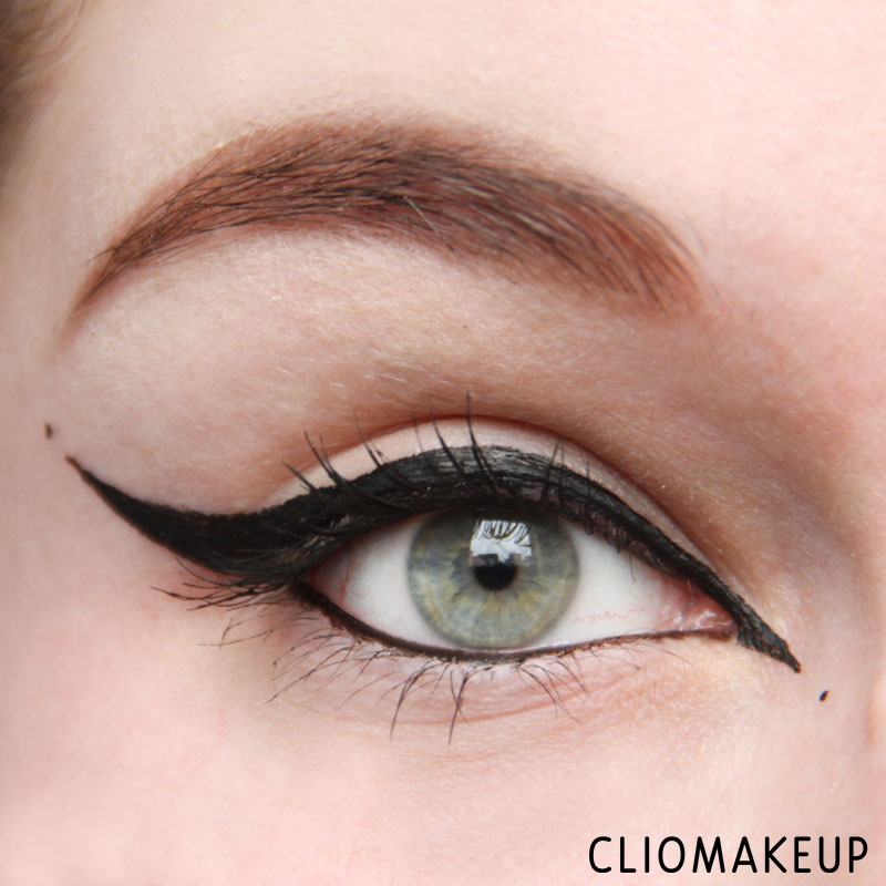 cliomakeup-recensione-we-are-perfect-waterproof-eyeliner-essence-11