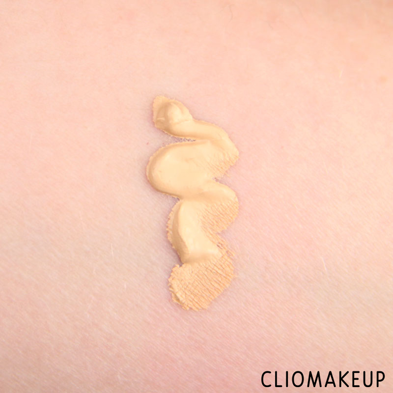 cliomakeup-recensione-fondotinta-instant-matt-make-up-essence-6