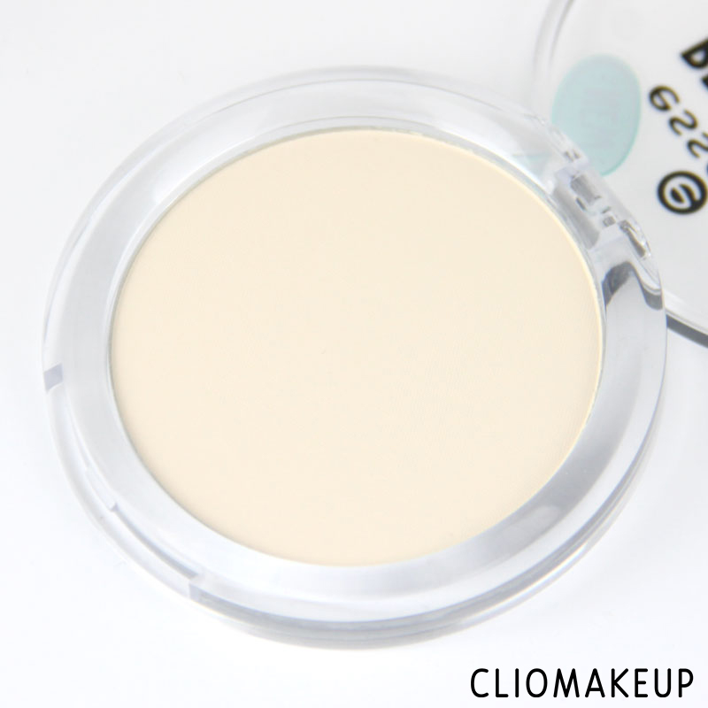 cliomakeup-recensione-cipria-brighten-up-banana-powder-essence-4