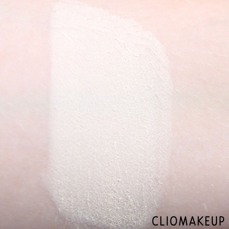 cliomakeup-recensione-cipria-brighten-up-banana-powder-essence-5