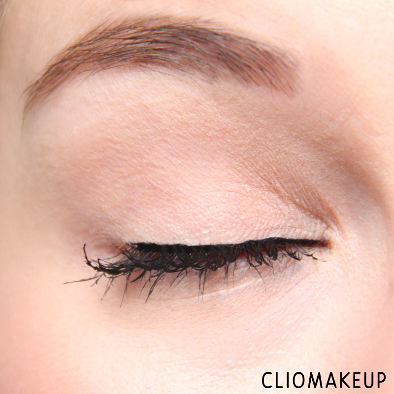 cliomakeup-recensione-super-last-eyeliner-deep-black-essence-12