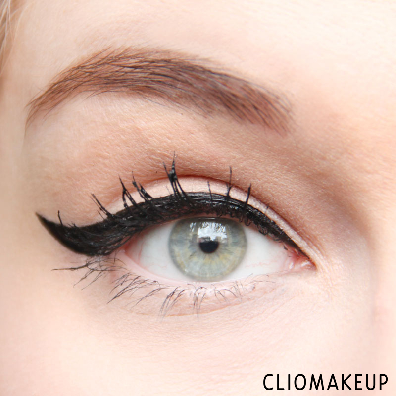 cliomakeup-recensione-super-last-eyeliner-deep-black-essence-13