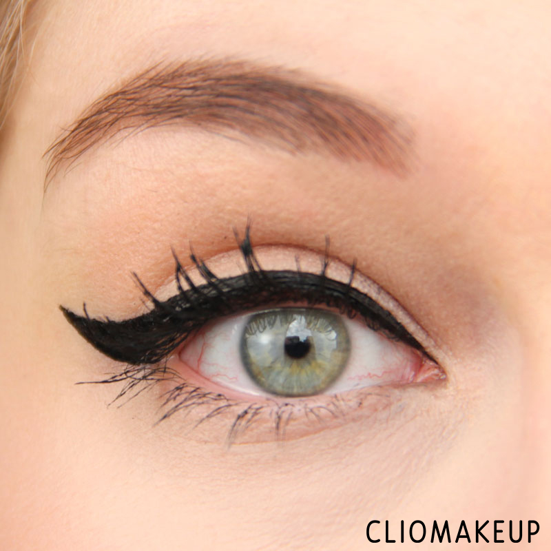 cliomakeup-recensione-super-last-eyeliner-deep-black-essence-14