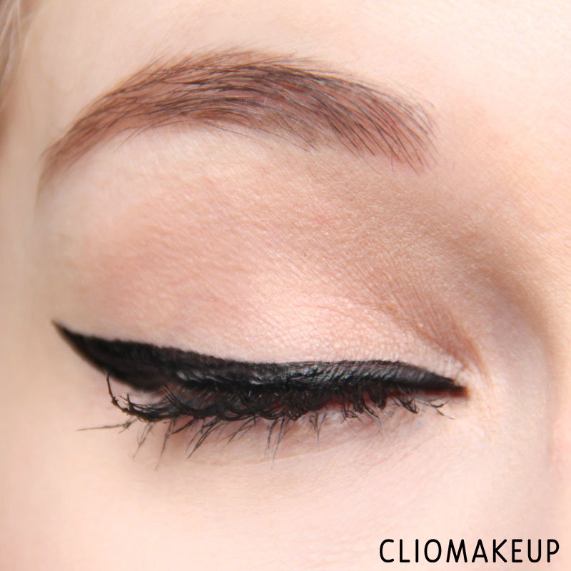 cliomakeup-recensione-super-last-eyeliner-deep-black-essence-15