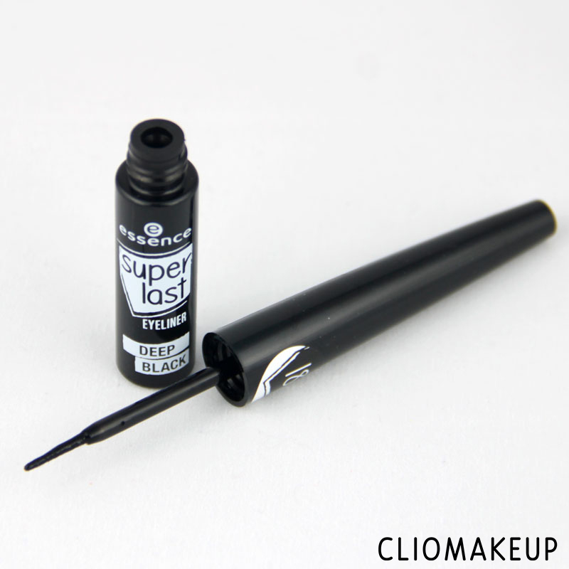 cliomakeup-recensione-super-last-eyeliner-deep-black-essence-4