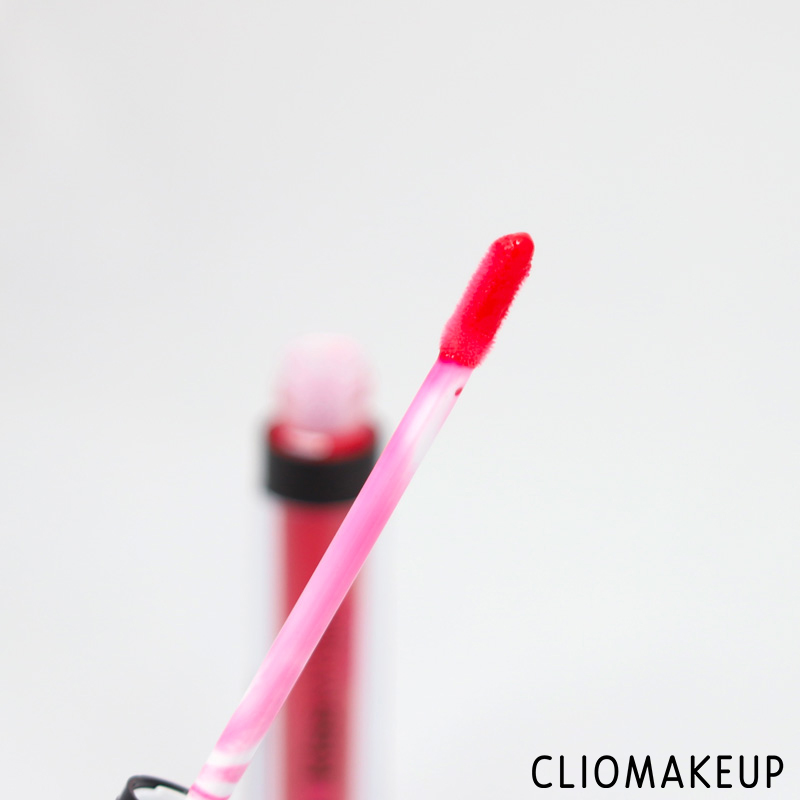 cliomakeup-recensione-gloss-kissmy-lips-lipgloss-volume-effect-debby-5