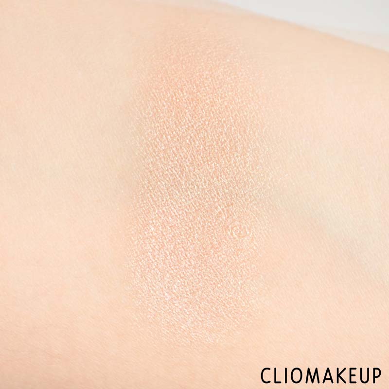 cliomakeup-recensione-illuminante-kiko-gold-waves-highlighter-7