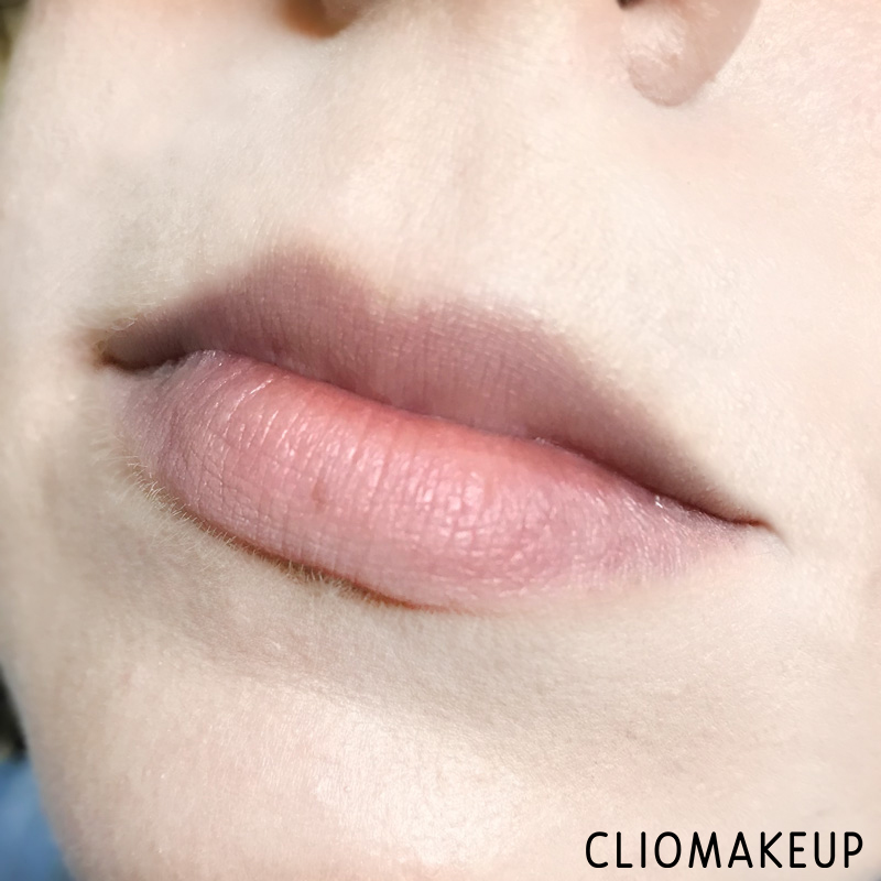 cliomakeup-recensione-liquid-lipstick-essence-colour-boost-vinylicious-8