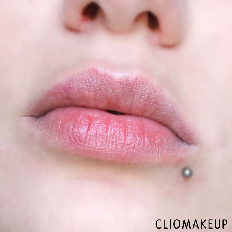 cliomakeup-recensione-balsamo-labbra-eos-lip-balm-lemon-twist-10