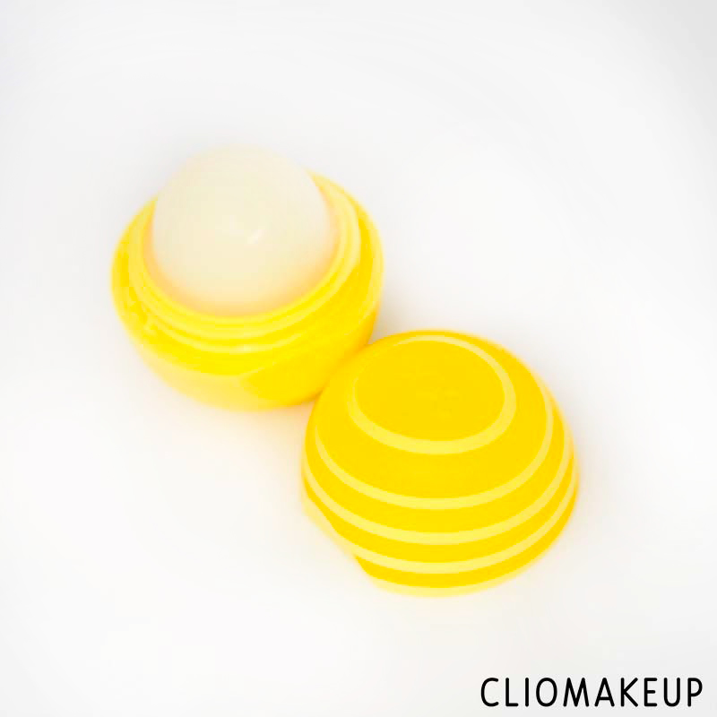 cliomakeup-recensione-balsamo-labbra-eos-lip-balm-lemon-twist-3