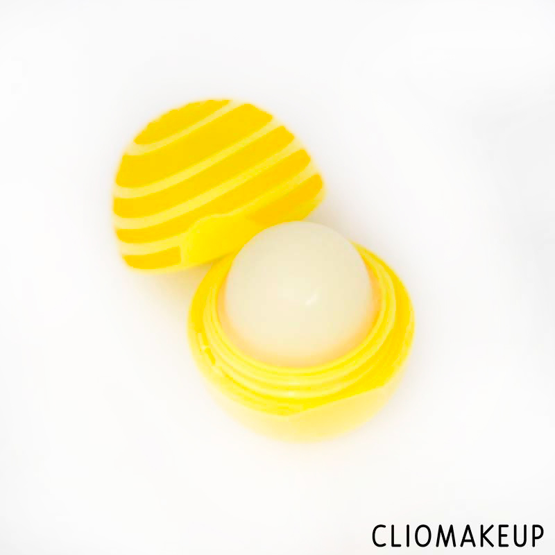 cliomakeup-recensione-balsamo-labbra-eos-lip-balm-lemon-twist-4