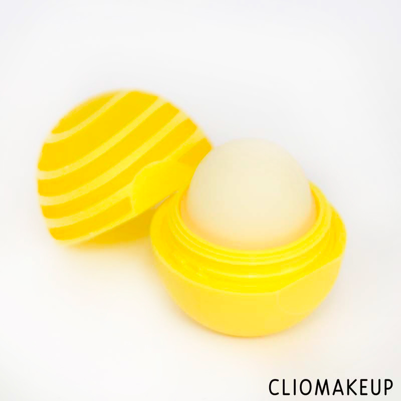 cliomakeup-recensione-balsamo-labbra-eos-lip-balm-lemon-twist-5