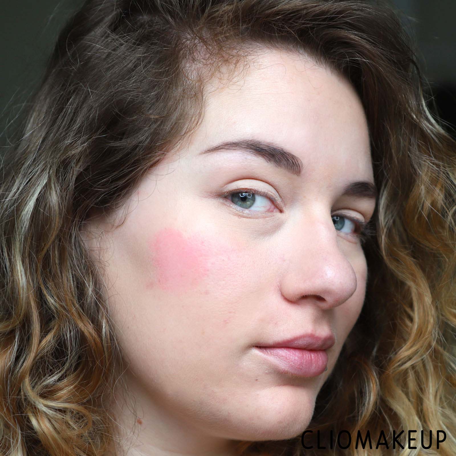 cliomakeup-recensione-blush-essence-happy-kawaii-colour-changing-blush-10