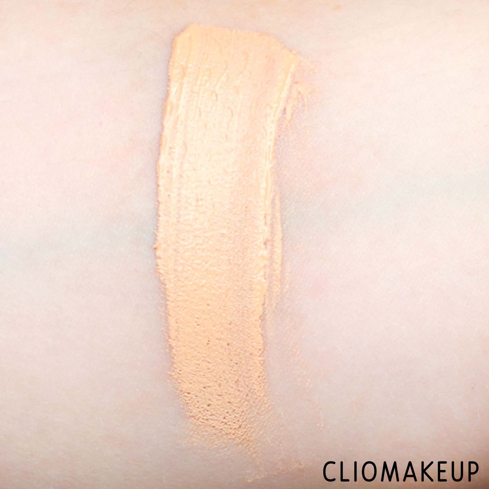 cliomakeup-recensione-correttore-kat-von-d-lock-it-concealer-creme-7