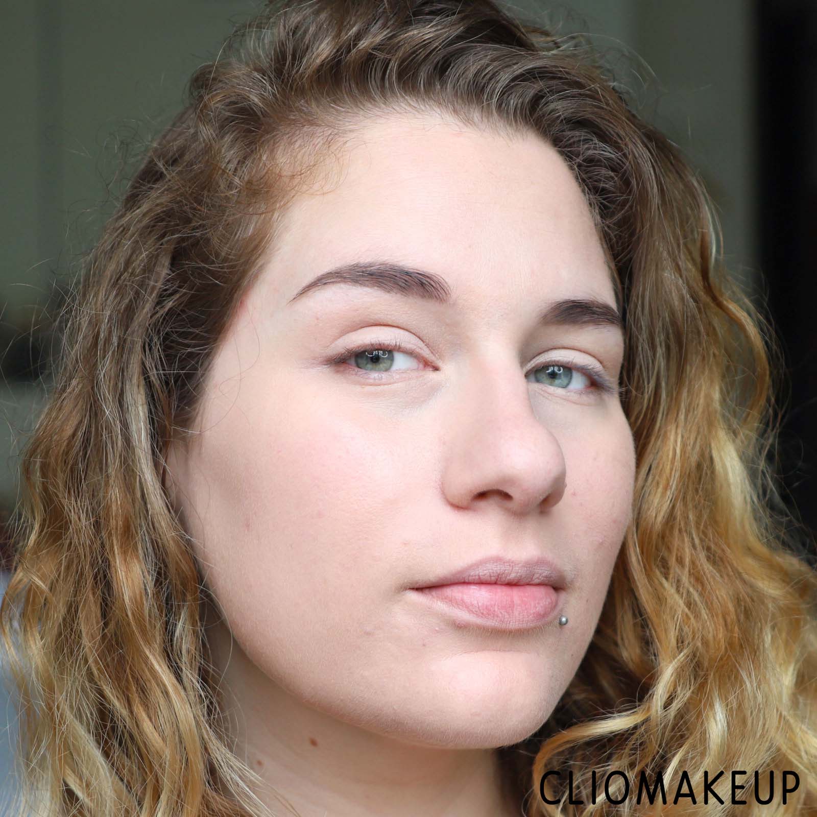 cliomakeup-recensione-fondotinta-kat-von-d-lock-it-foundation-13