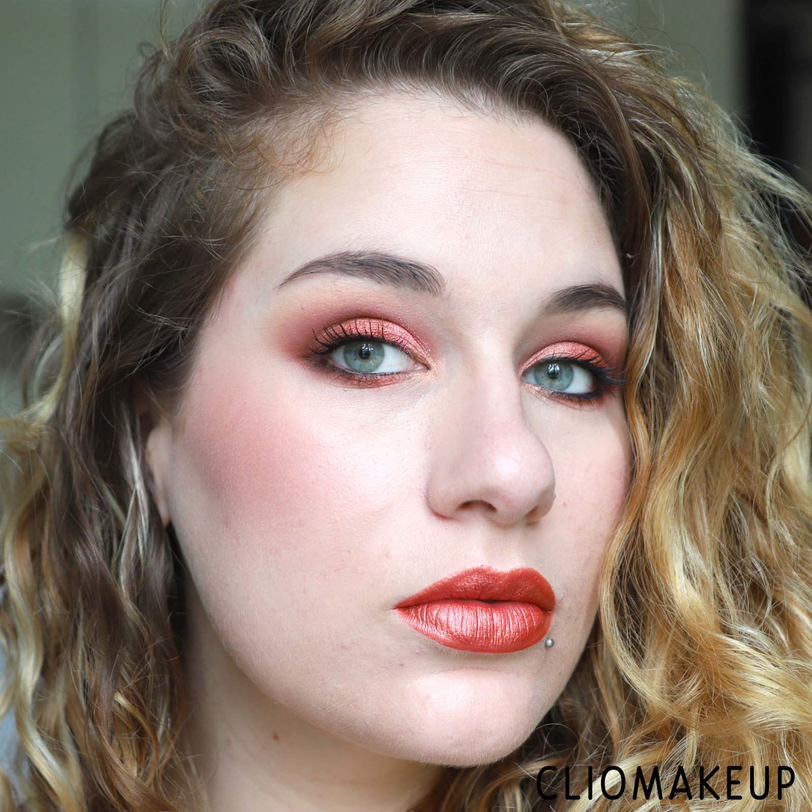 cliomakeup-recensione-fondotinta-kat-von-d-lock-it-foundation-14