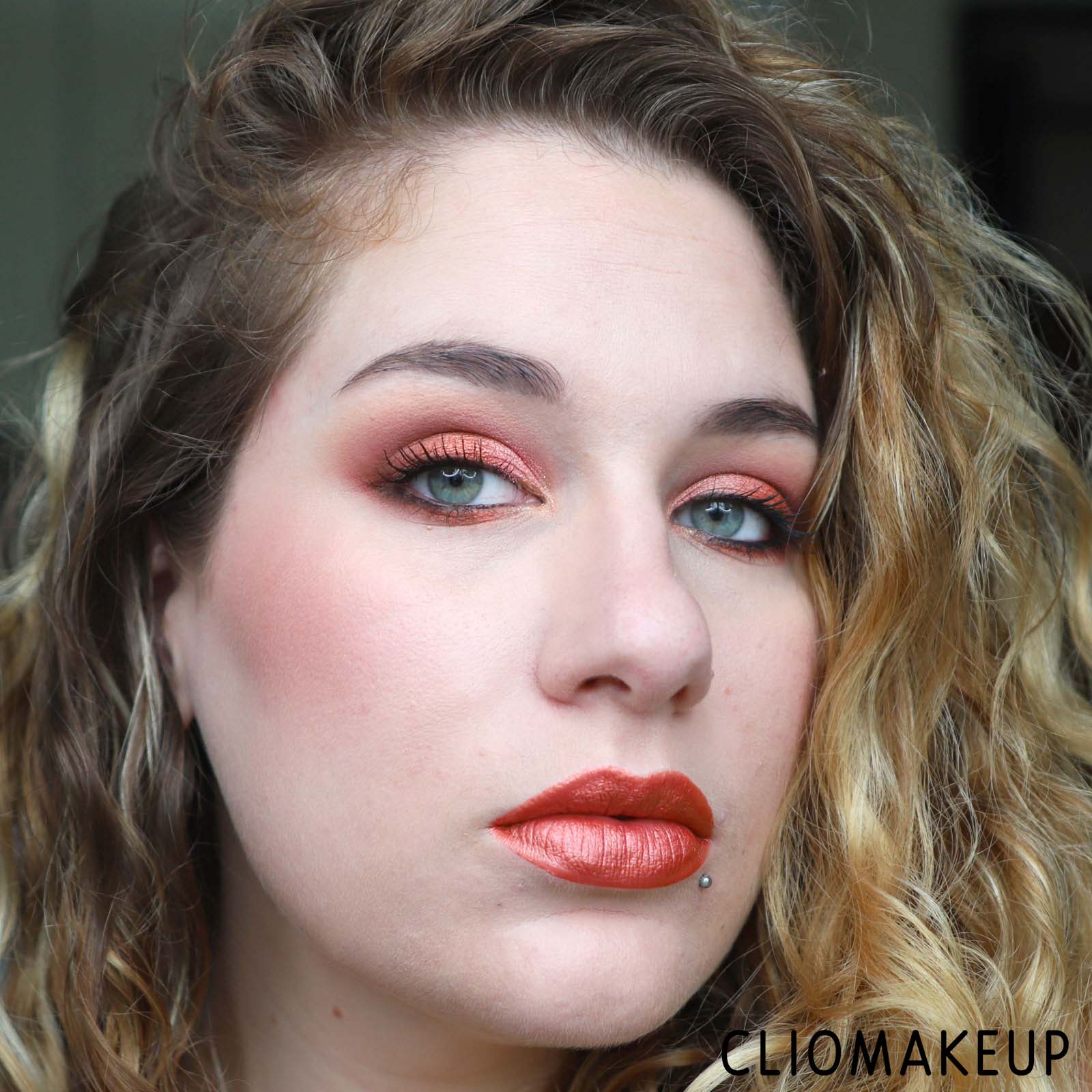 cliomakeup-recensione-fondotinta-kat-von-d-lock-it-foundation-15