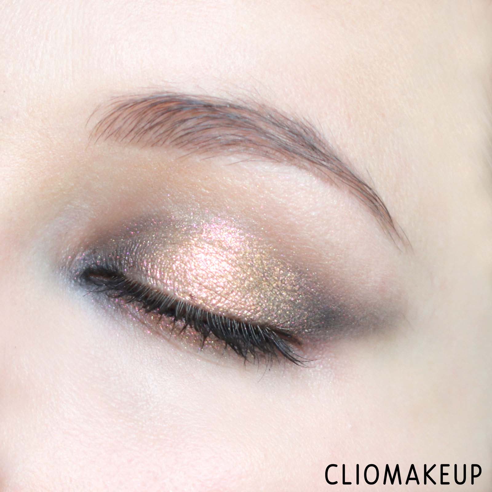 cliomakeup-recensione-ombretti-pupa-summer-in-la-holo-eyeshadow-15