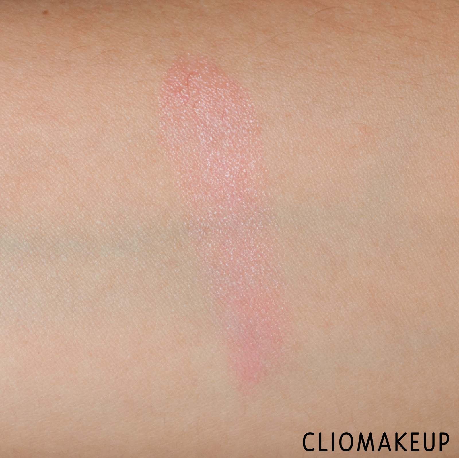 cliomakeup-recensione-balsami-labbra-essence-ready-steady-summer!-colour-changing-lipbalm-6
