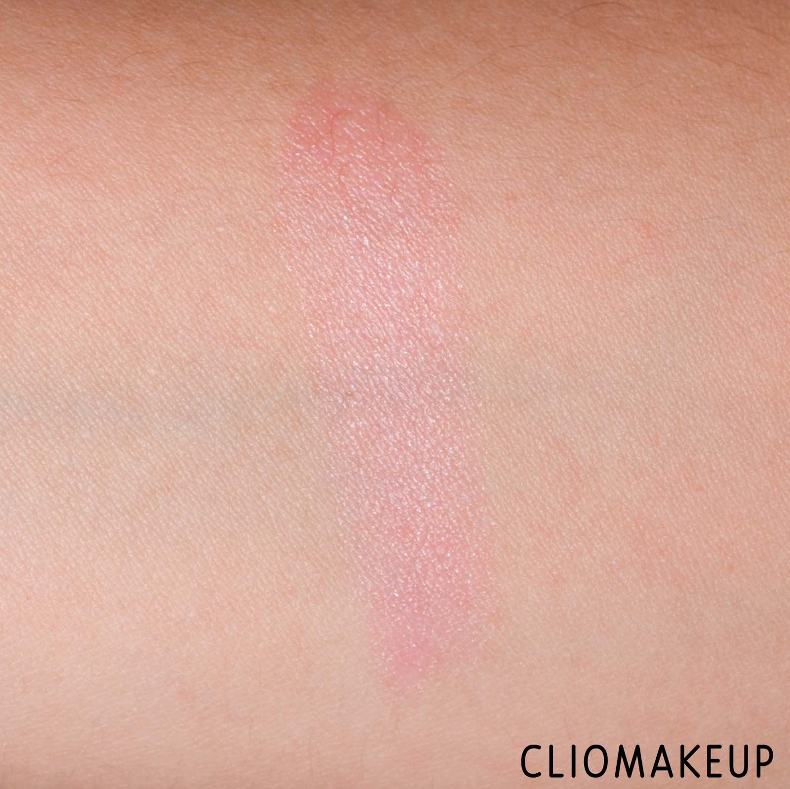 cliomakeup-recensione-balsami-labbra-essence-ready-steady-summer!-colour-changing-lipbalm-7
