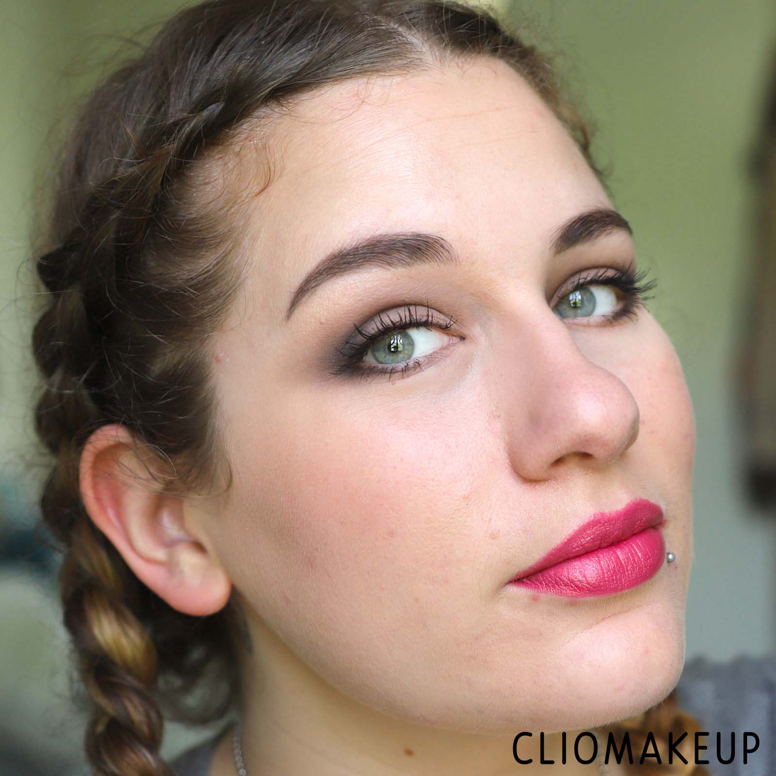 cliomakeup-recensione-rossetto-essence-adventures-awaits-metallic-lipstick-12