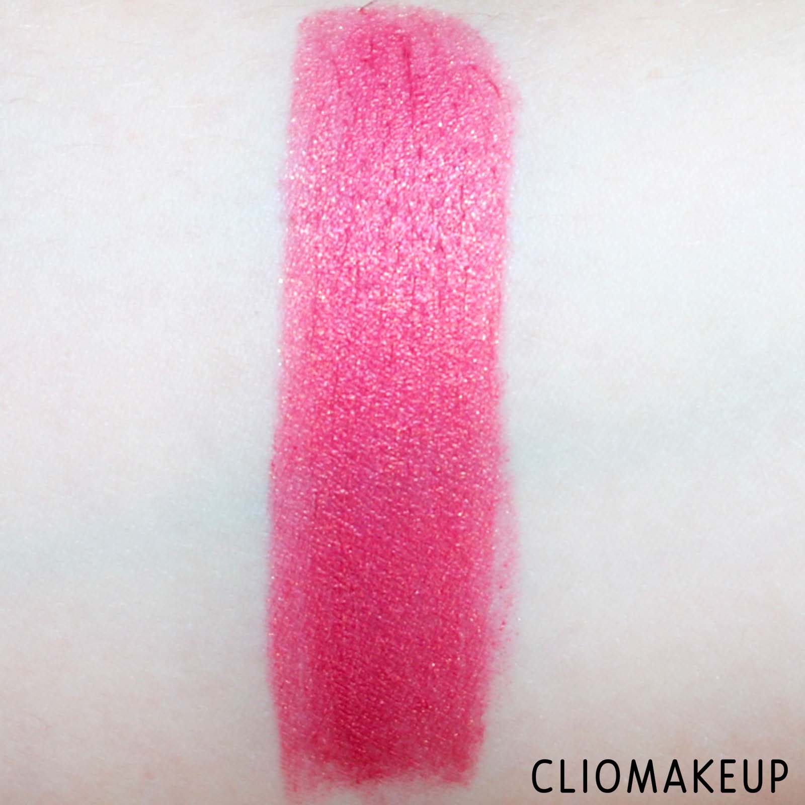 cliomakeup-recensione-rossetto-essence-adventures-awaits-metallic-lipstick-6