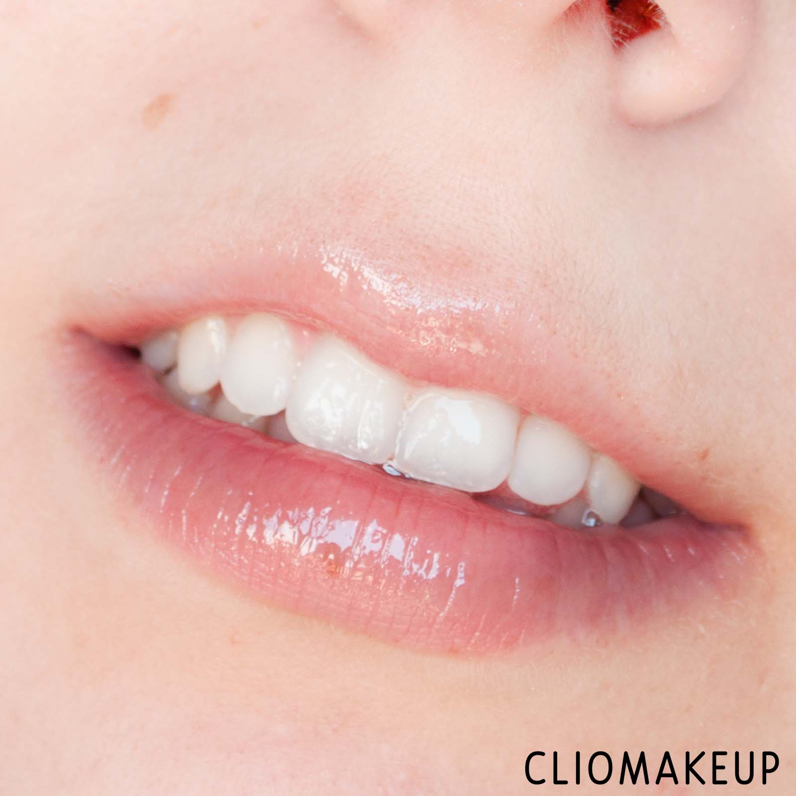 cliomakeup-recensione-gloss-labbra-nyx-lip-lingerie-gloss-14