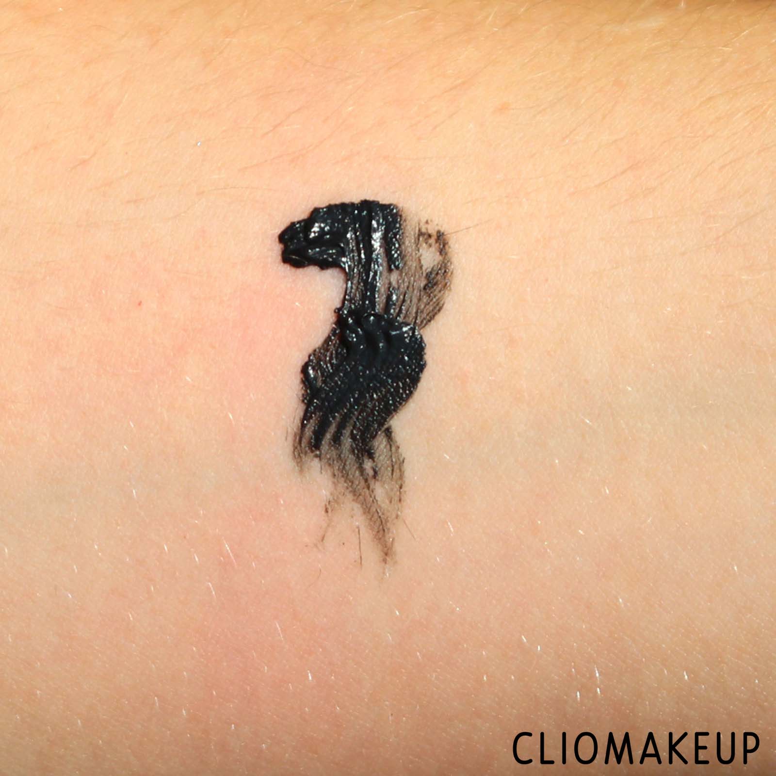 cliomakeup-recensione-mascara-deborah-24-ore-absolute-volume-keith-haring-6