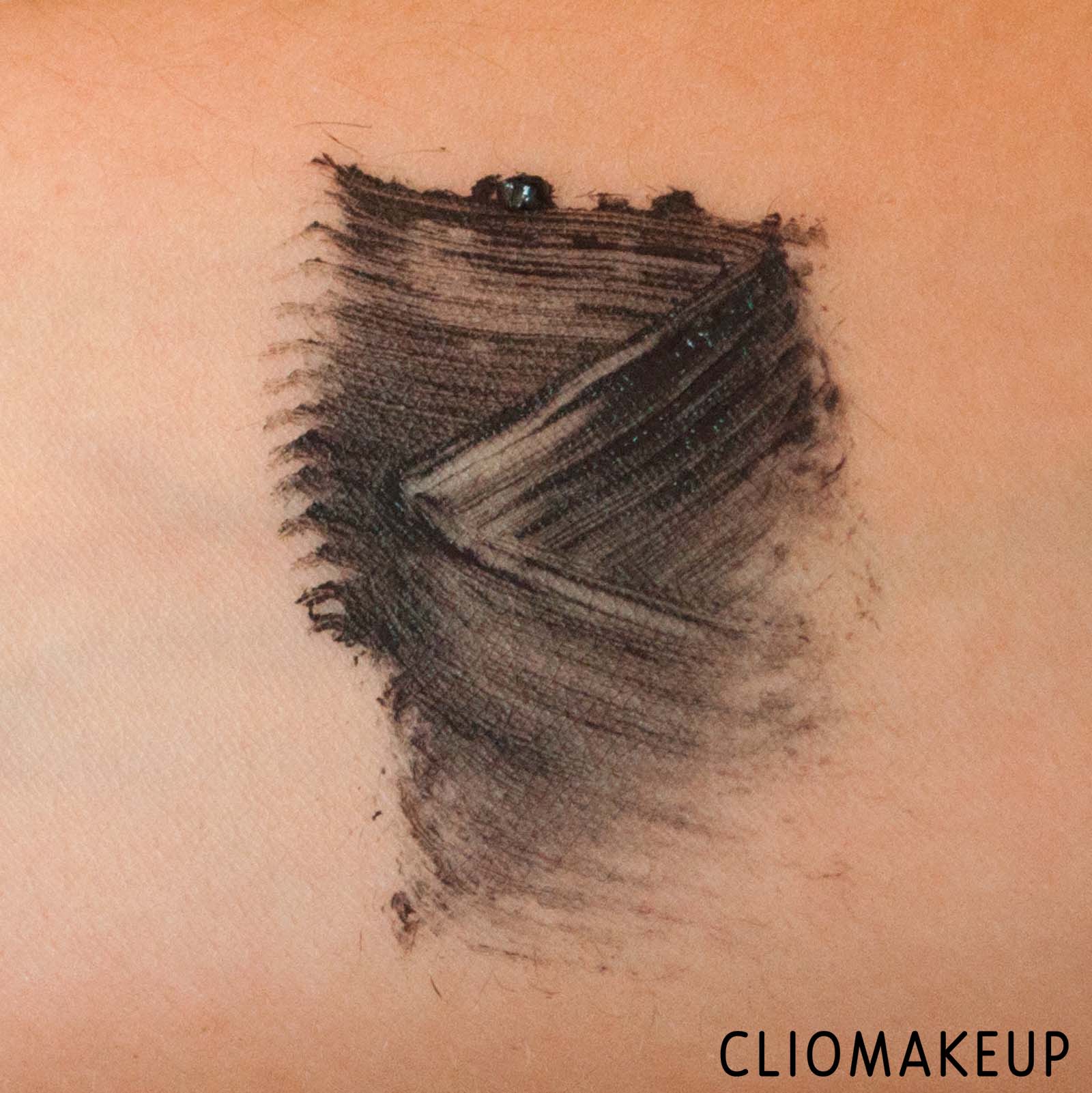 cliomakeup-recensione-mascara-essence-all-eyes-on-me-waterproof-multi-effect-mascara-6