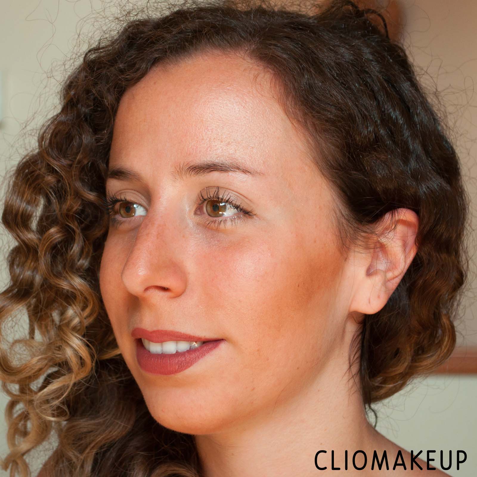 cliomakeup-recensione-bronzer-rimmel-good-to-glow-bronzer-14