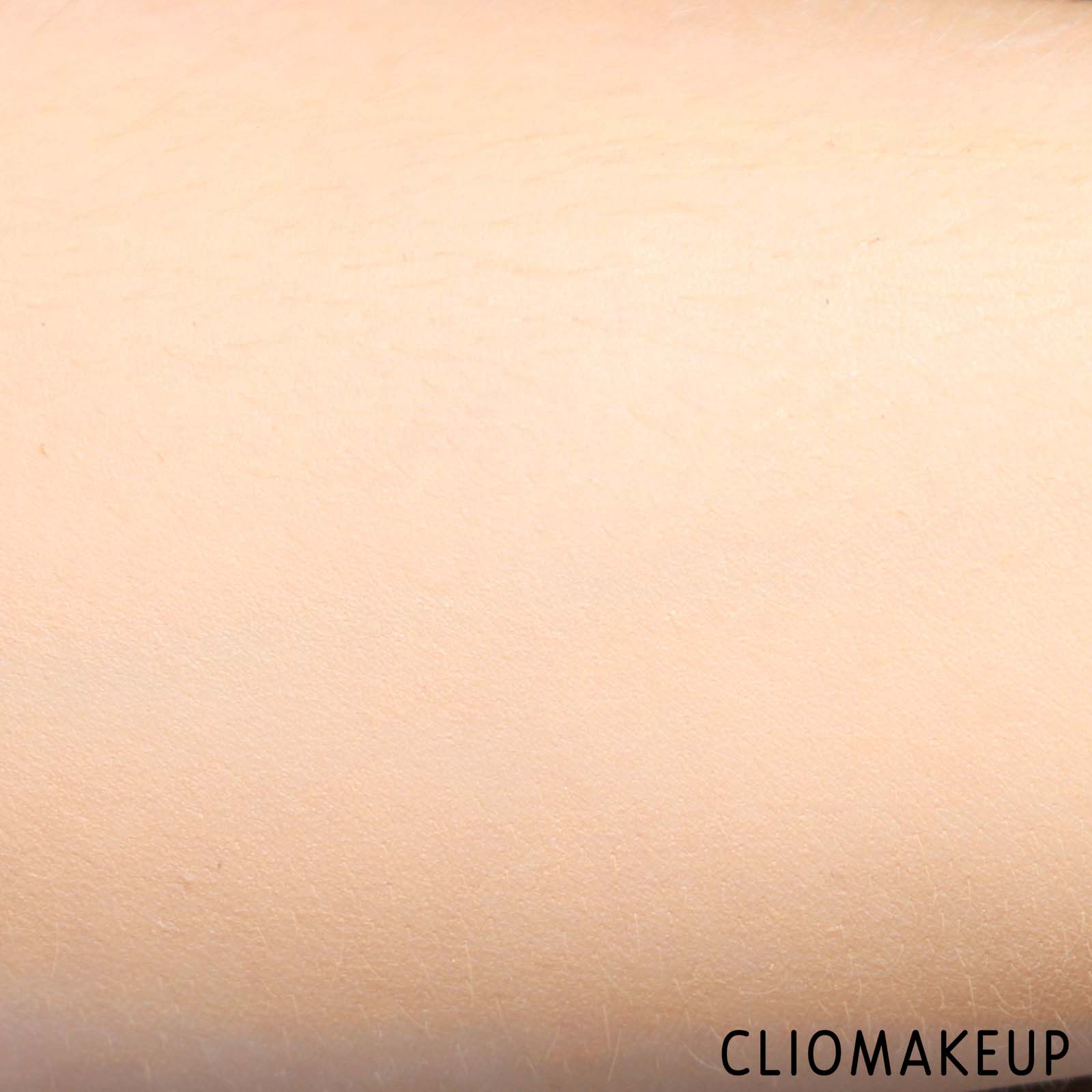 cliomakeup-recensione-fondotinta-charlotte-tilbury-magic-foundation-8