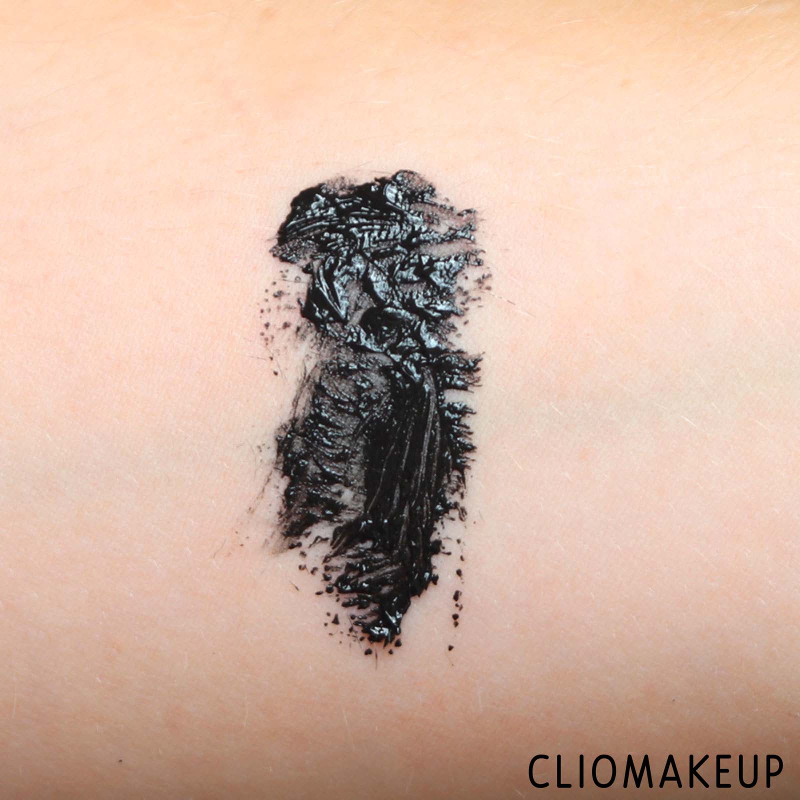 cliomakeup-recensione-mascara-essence-i-love-extreme-volume-mascara-waterproof-6