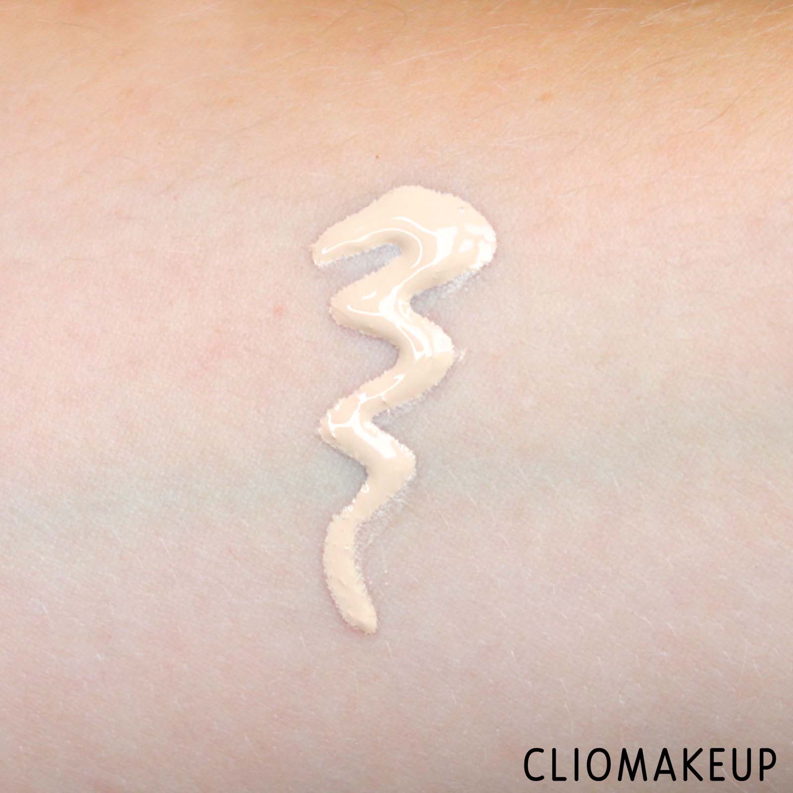 cliomakeup-recensione-fondotinta-essence-instaperfect-liquid-make-up-7