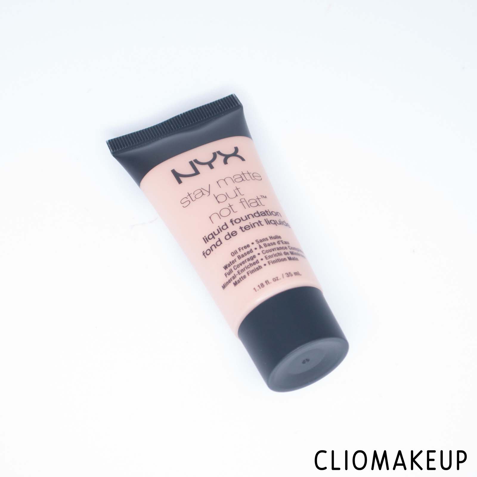 cliomakeup-recensione-fondotinta-nyx-stay-matte-but-not-flat-liquid-foundation-2