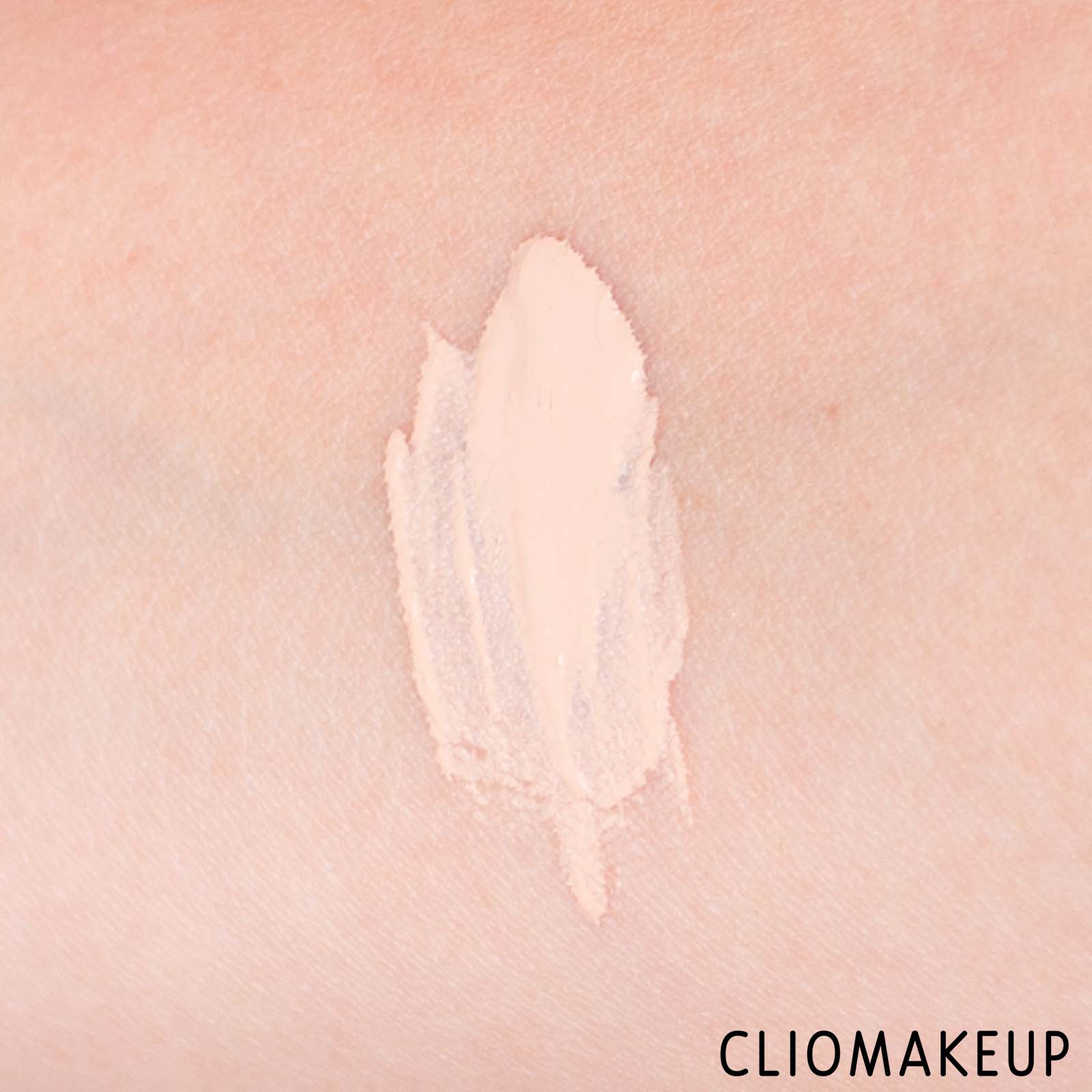 cliomakeup-recensione-fondotinta-nyx-stay-matte-but-not-flat-liquid-foundation-7