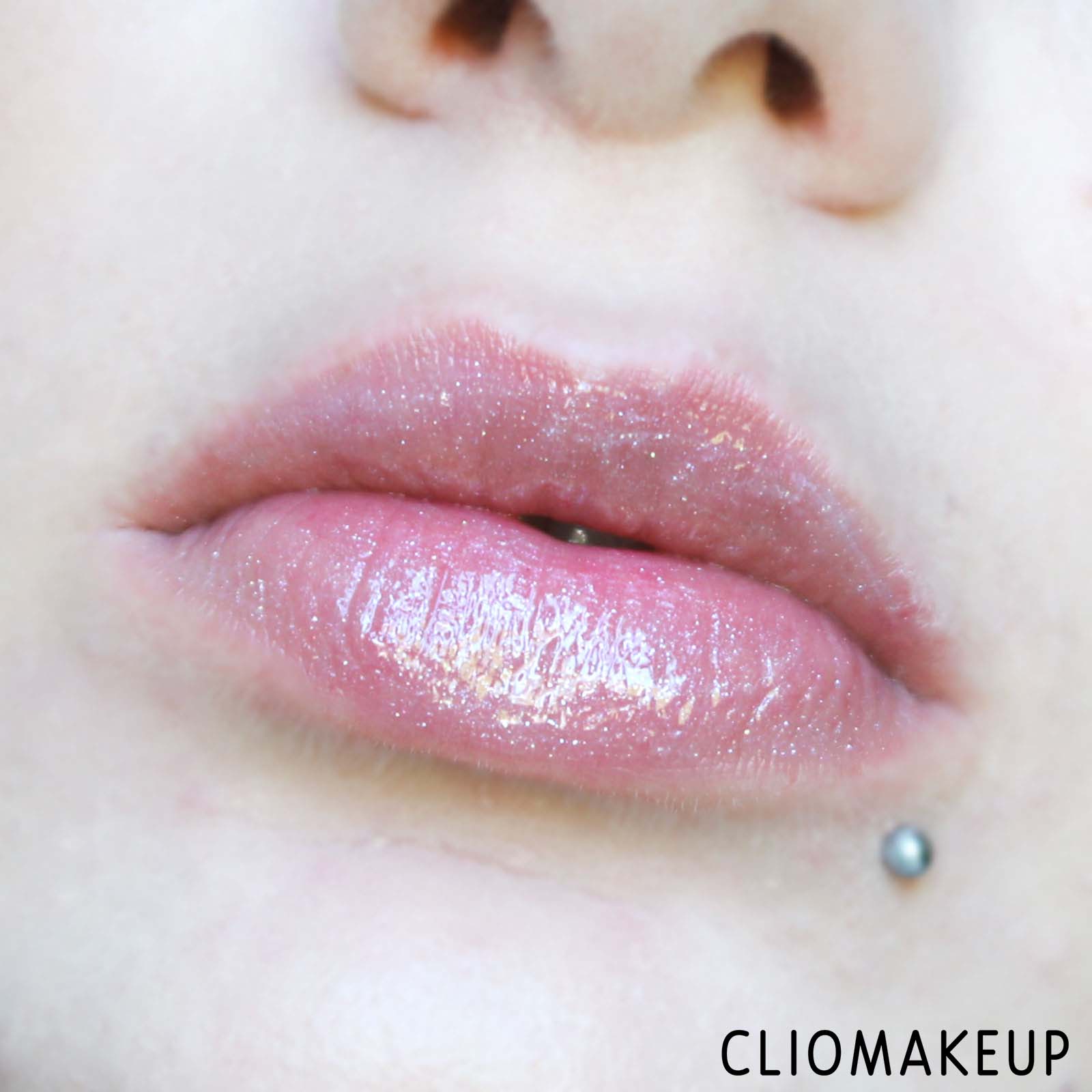 cliomakeup-recensione-gloss-fenty-beauty-gloss-bomb-diamond-milk-10