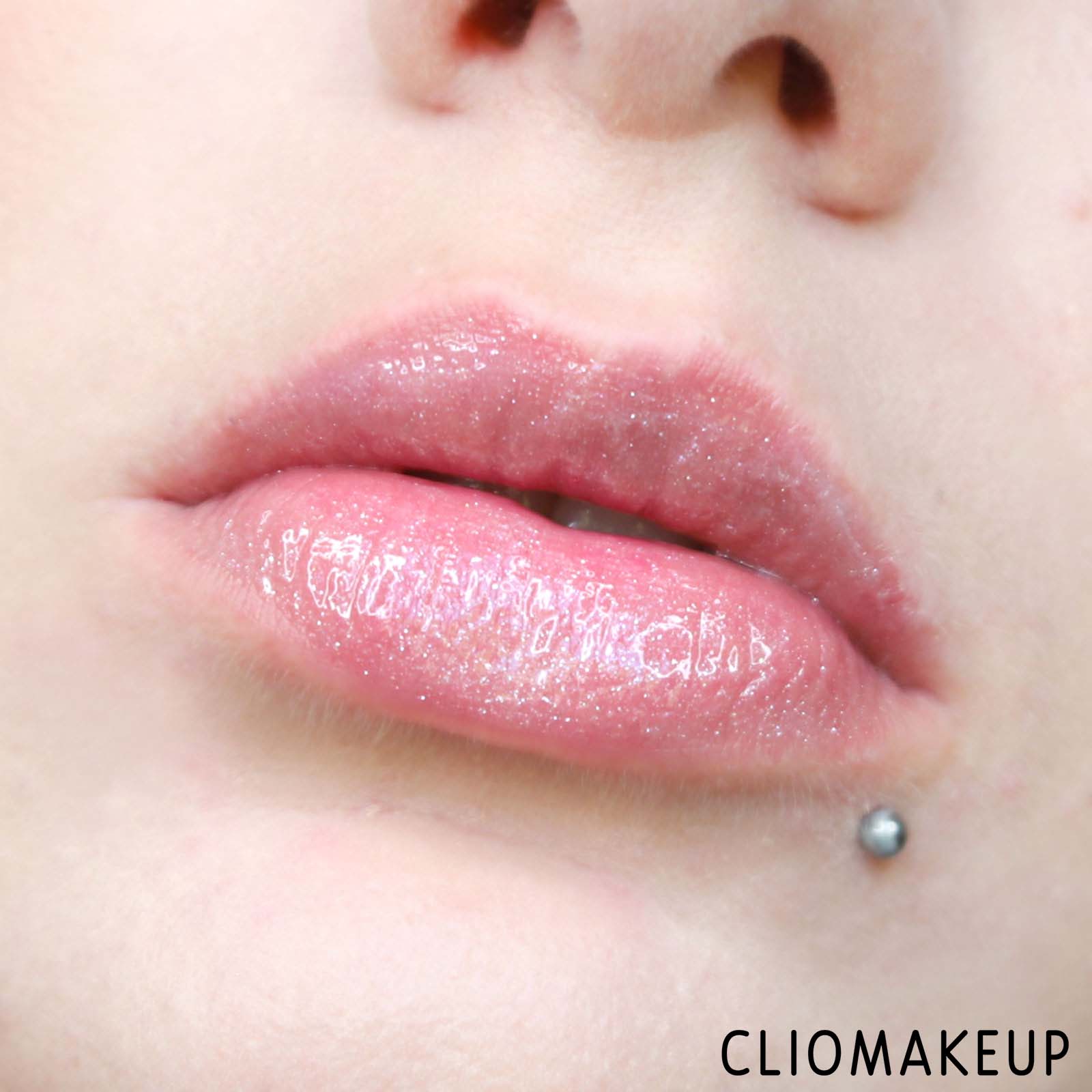 cliomakeup-recensione-gloss-fenty-beauty-gloss-bomb-diamond-milk-11