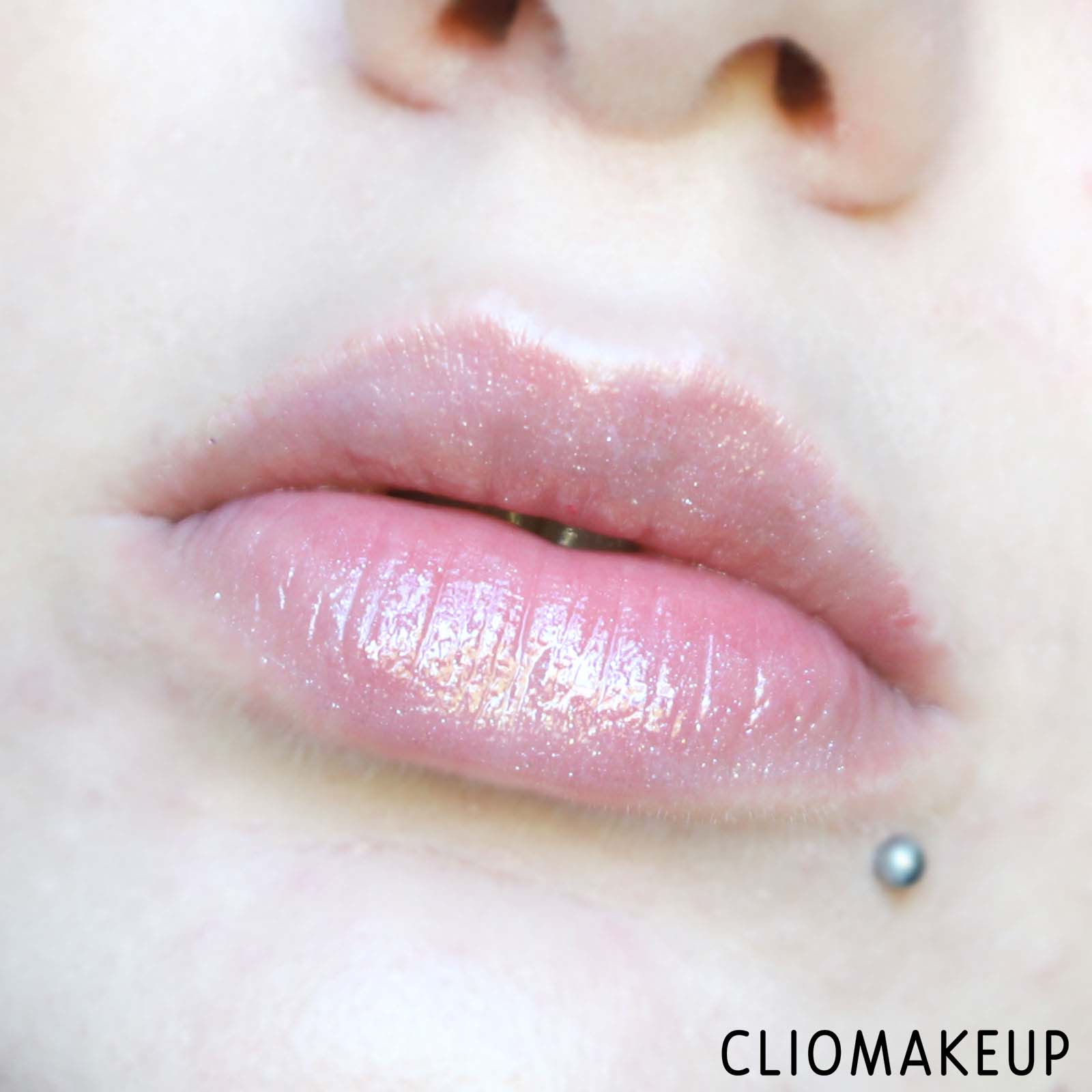 cliomakeup-recensione-gloss-fenty-beauty-gloss-bomb-diamond-milk-12