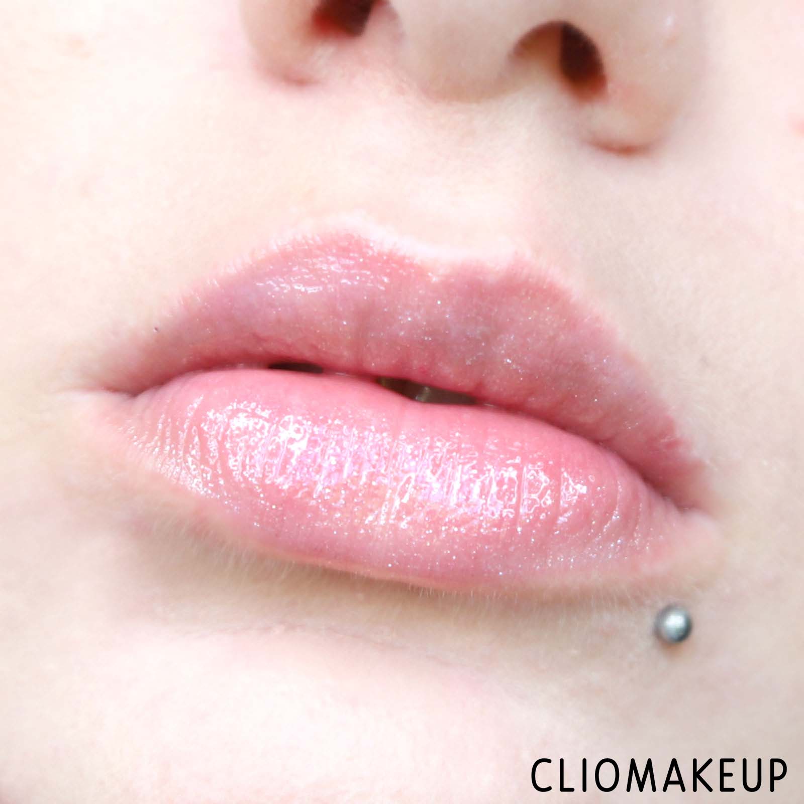 cliomakeup-recensione-gloss-fenty-beauty-gloss-bomb-diamond-milk-13