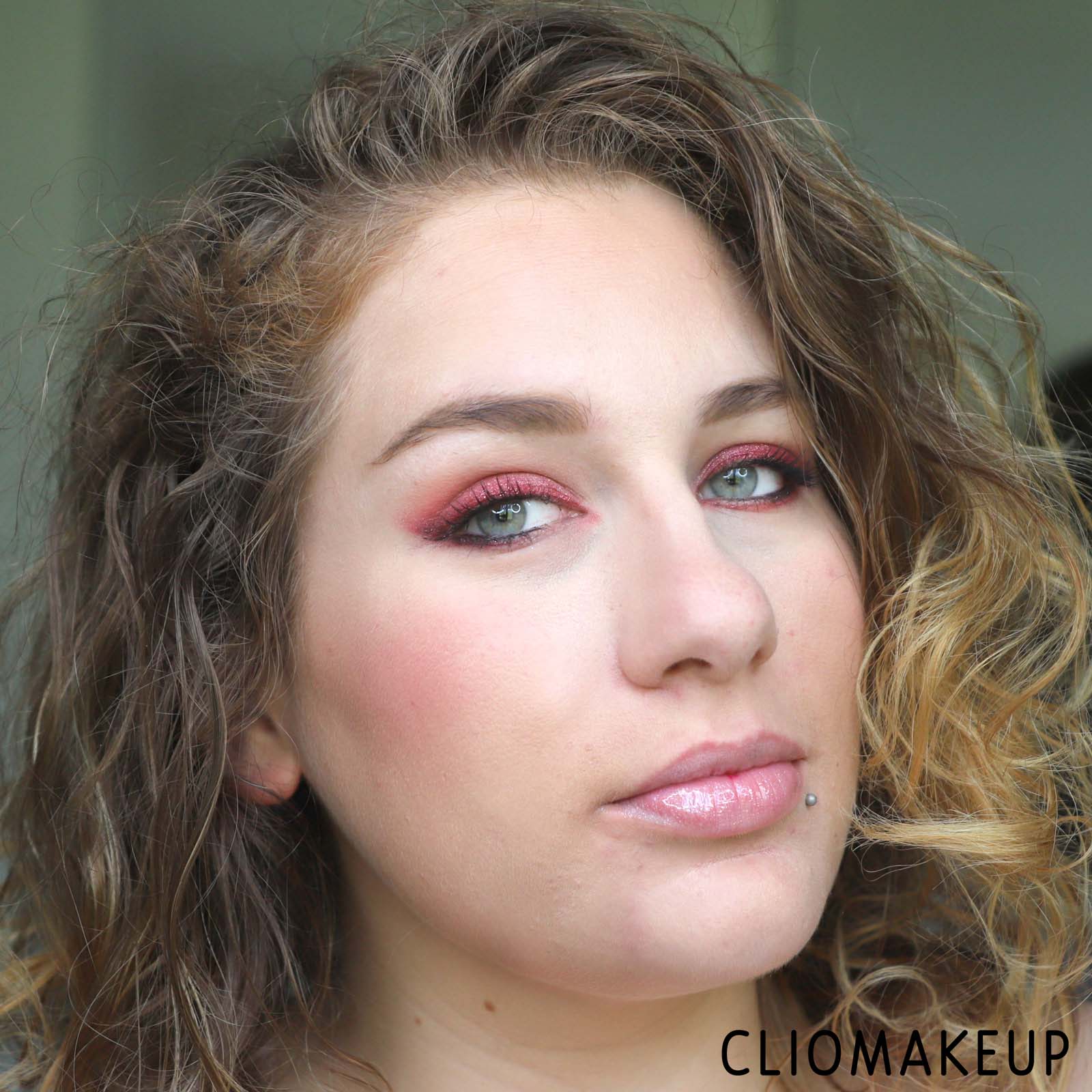 cliomakeup-recensione-gloss-fenty-beauty-gloss-bomb-diamond-milk-15